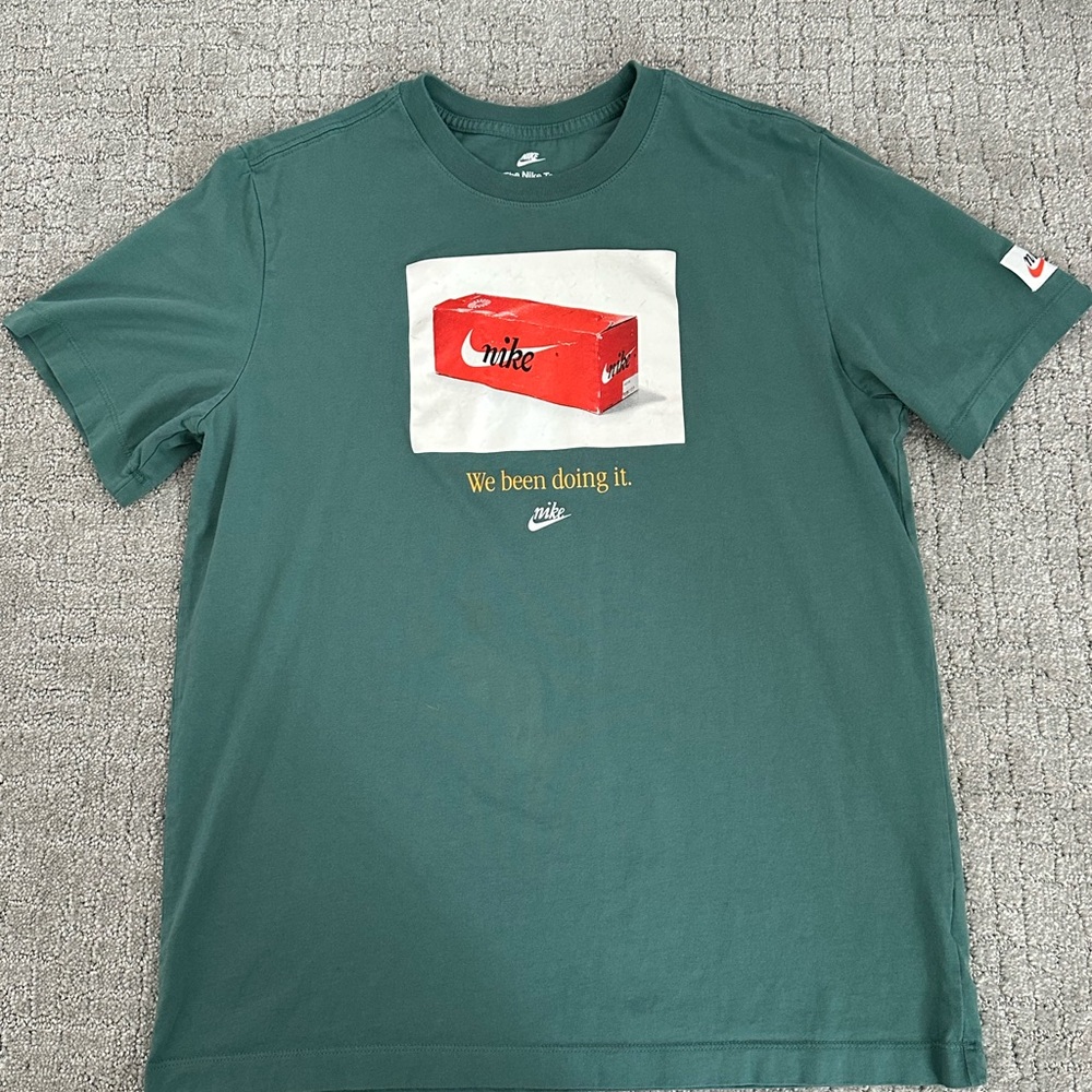 Nike Green Short Sleeve Tee with Graphic Design